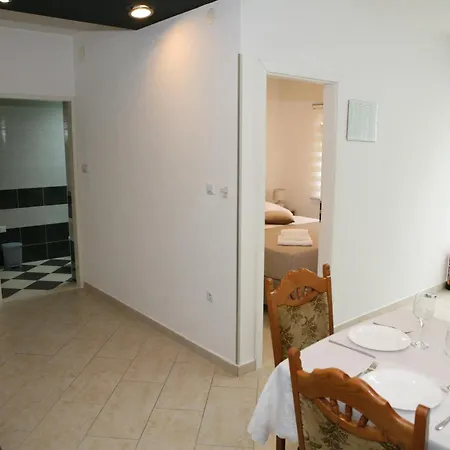 Old Town Apartment *